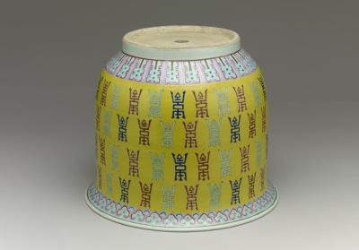 图片[2]-Planter with “shou (longevity)” character decoration in wucai painted enamels. Late Qing dynasty-China Archive